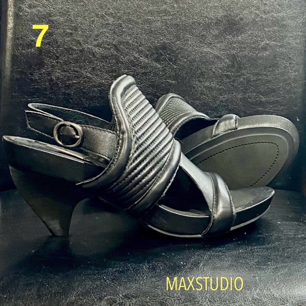 Unique sandal